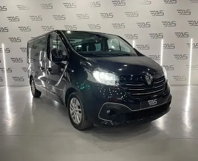 Usado Renault Trafic 125 CV (91 kW) 2016 Negro Monovolumen