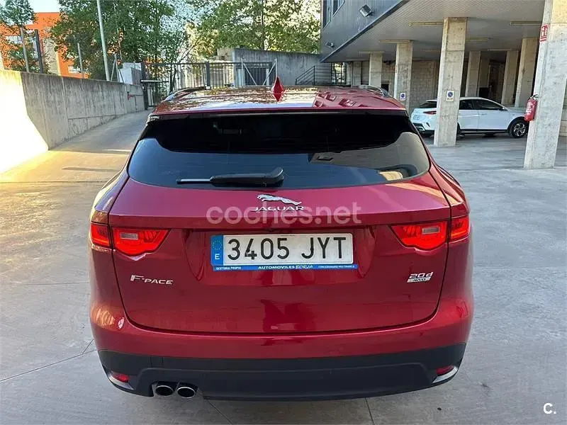 Usado Jaguar F-Pace R-Sport 180 CV (132 kW) 2017 Granate SUV