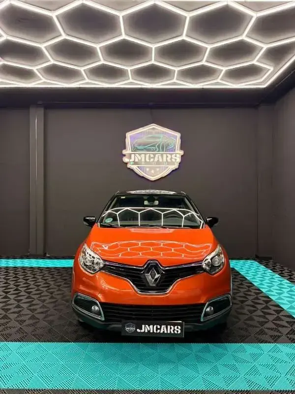 Usado Renault Captur Zen 120 CV (88 kW) 2015 Naranja SUV