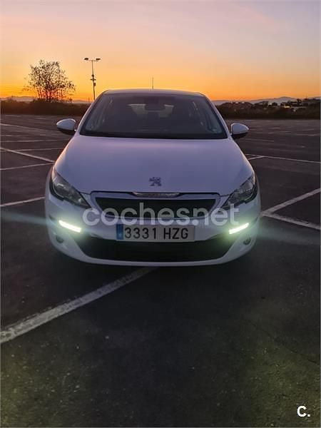 Usado Peugeot 308 Active 125 CV (91 kW) 2014 Blanco Berlina