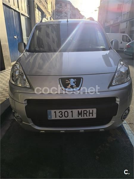 Usado Peugeot Partner Tepee Active 92 CV (67 kW) 2010 Gris / plata Monovolumen