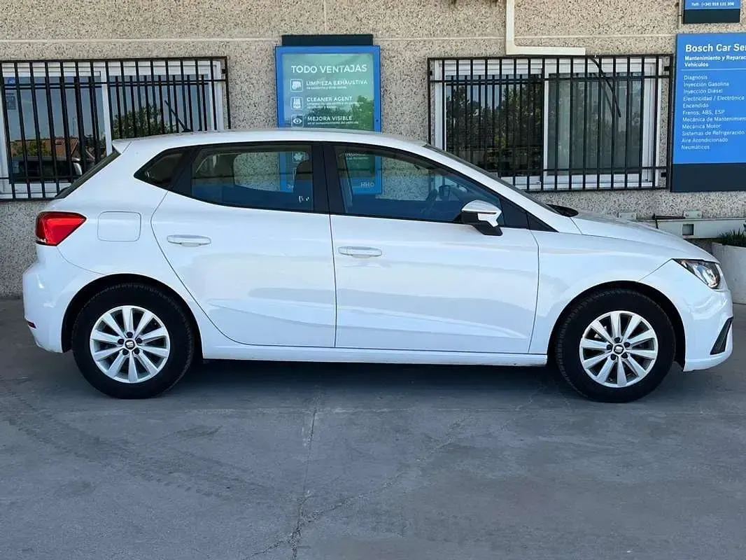 Usado Seat Ibiza Style 90 CV (66 kW) 2018 Blanco Utilitario