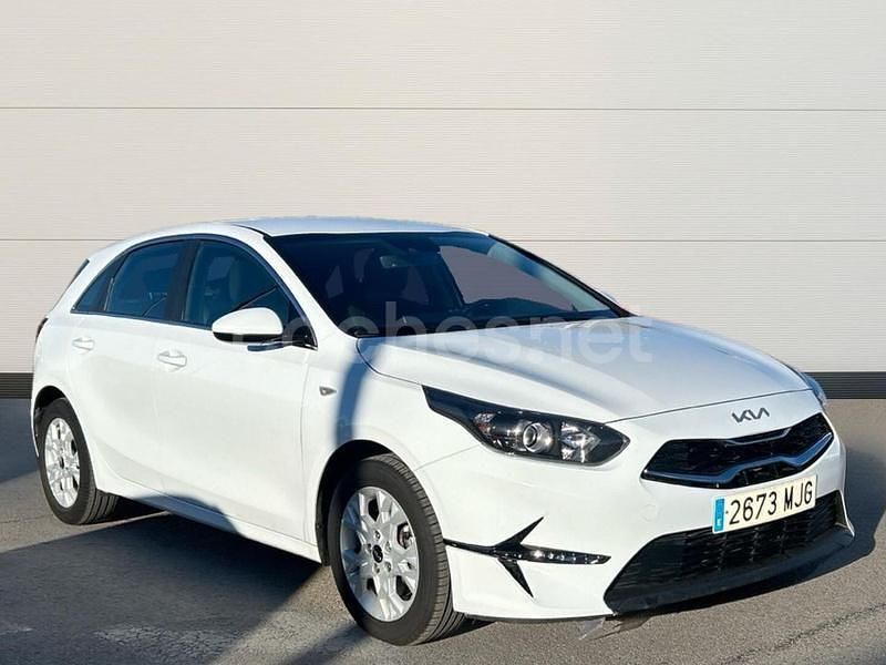 Blanco Usado 2023 Kia Ceed Utilitario | 17.900 € (Precio justo) - Imagen 1/4