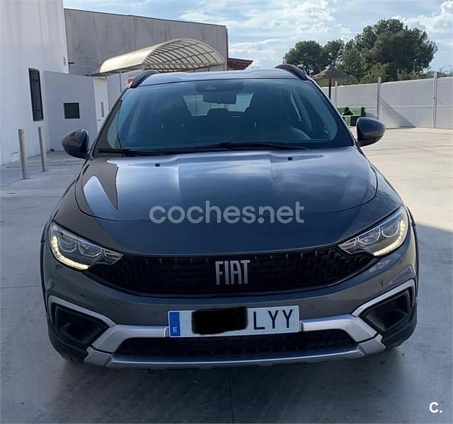 Gris / plata Usado 2022 Fiat Tipo Cross Berlina | 16.000 € (Precio justo) - Imagen 1/4