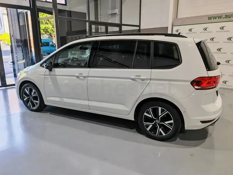 Usado VW Touran Sportline 150 CV (110 kW) 2021 Blanco Monovolumen