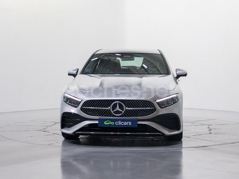 Usado Mercedes A180 136 CV (100 kW) 2023 Gris / plata Berlina
