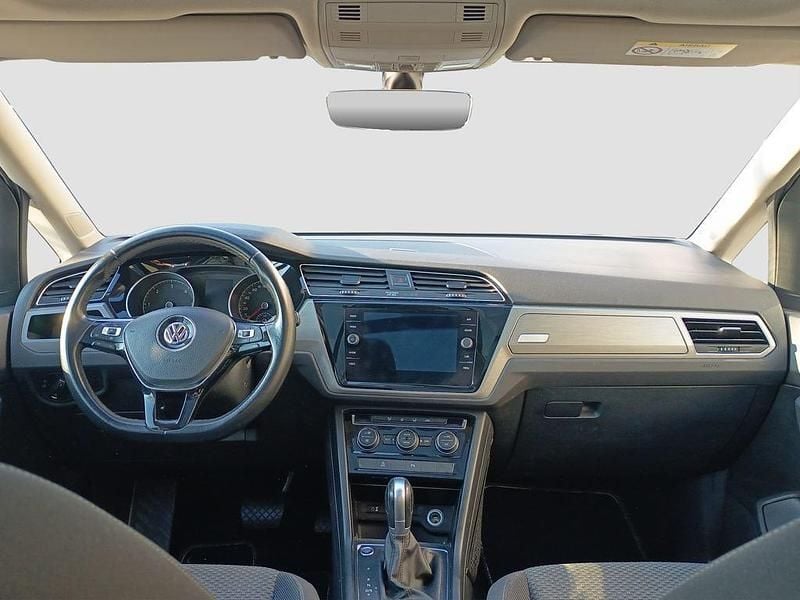 Usado VW Touran Advance 116 CV (85 kW) 2018 Gris Monovolumen