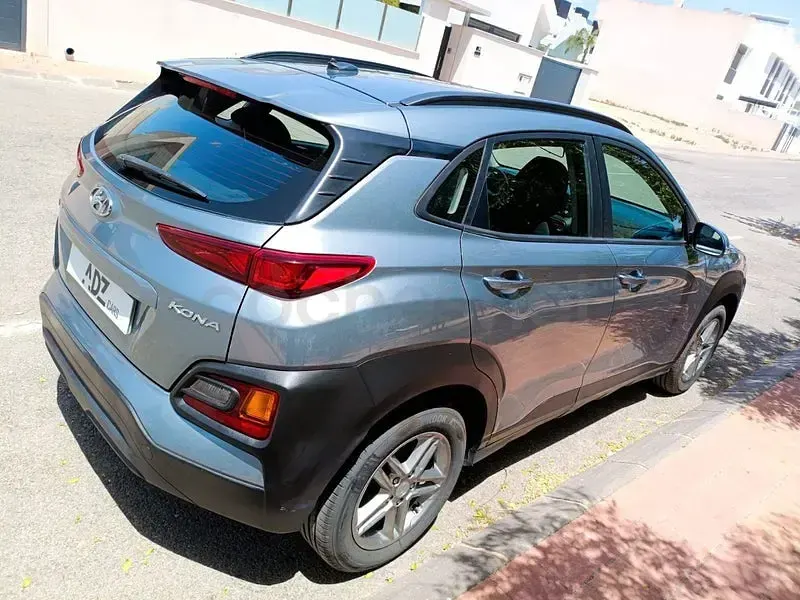Usado Hyundai Kona Style 120 CV (88 kW) 2018 Gris / plata SUV