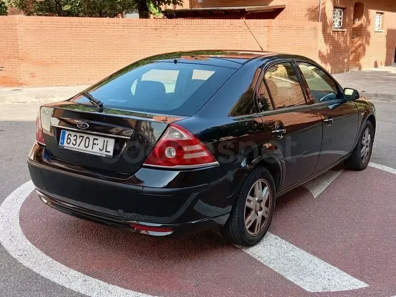 Usado Ford Mondeo Ghia 145 CV (106 kW) 2007 Negro Berlina
