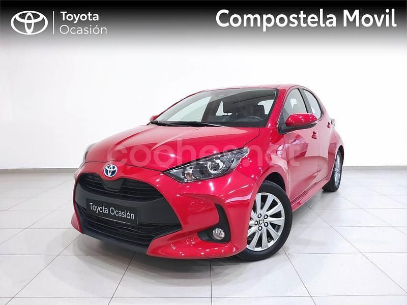Rojo Usado 2024 Toyota Yaris Hybrid Active Berlina | 21.950 € (Precio justo) - Imagen 1/4