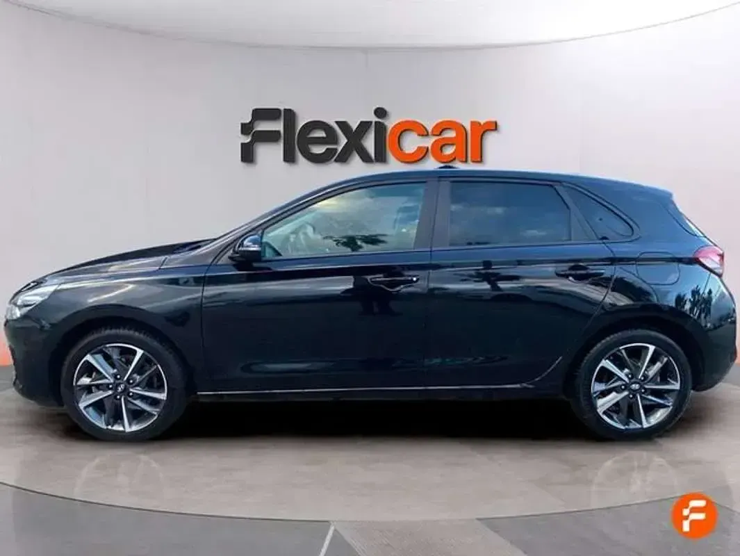 Usado Hyundai i30 110 CV (80 kW) 2024 Negro Utilitario