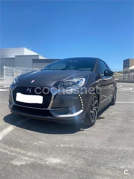 Gris / plata Usado 2019 DS Automobiles DS3 So Chic Berlina | 7500 € (Super precio) - Imagen 1/4