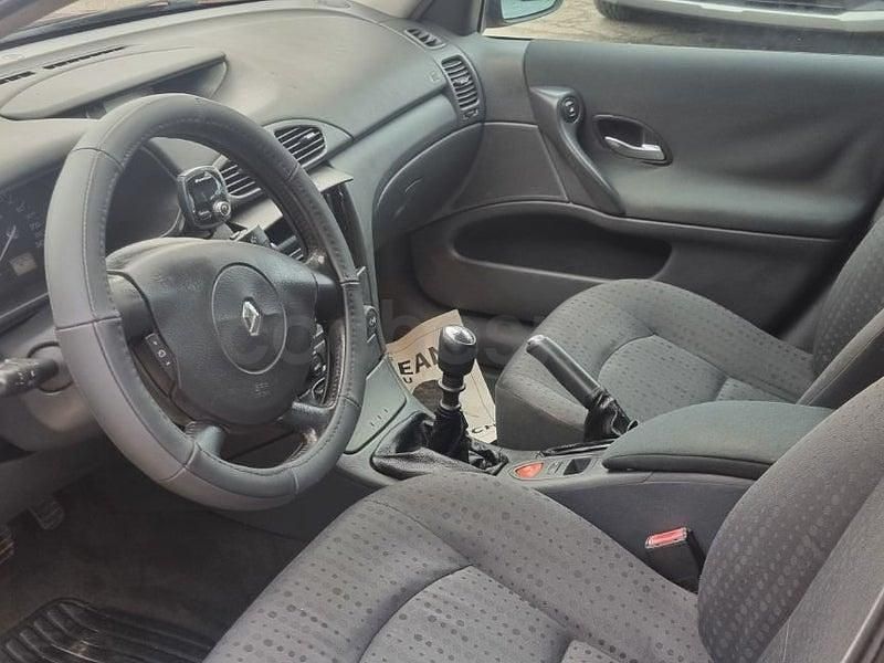 Usado Renault Laguna II Dynamique 120 CV (88 kW) 2005 Granate Berlina