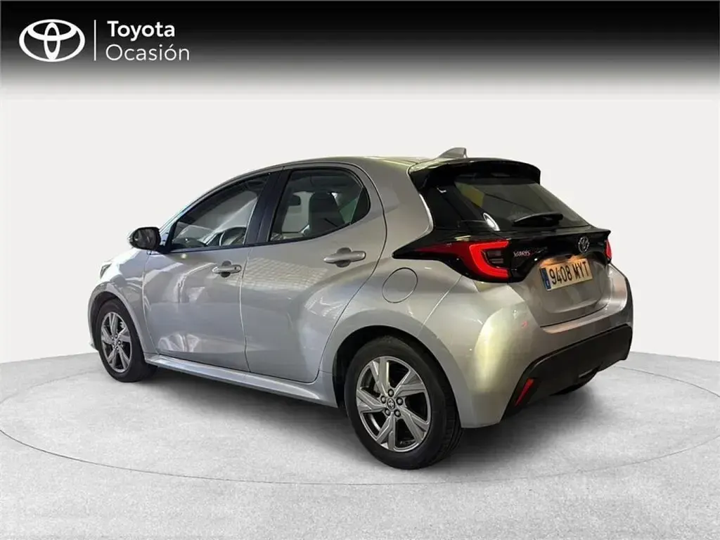 Usado Toyota Yaris Active 116 CV (85 kW) 2025 Gris Utilitario