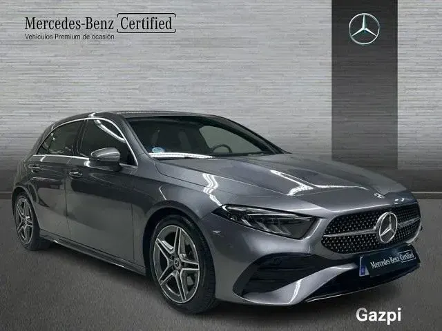 Usado Mercedes A180 AMG line 136 CV (100 kW) 2025 Gris montaña Berlina