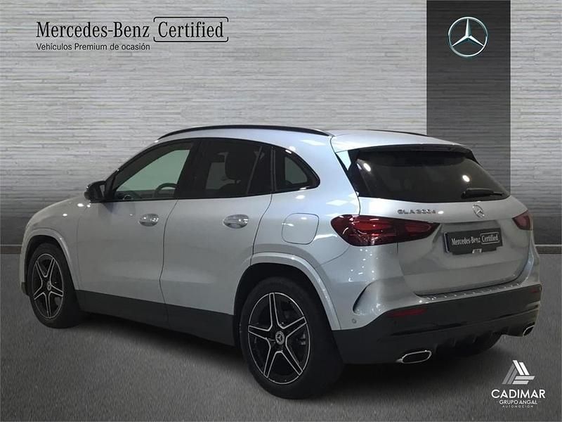 Usado Mercedes GLA200 AMG line 150 CV (110 kW) 2025 Gris SUV