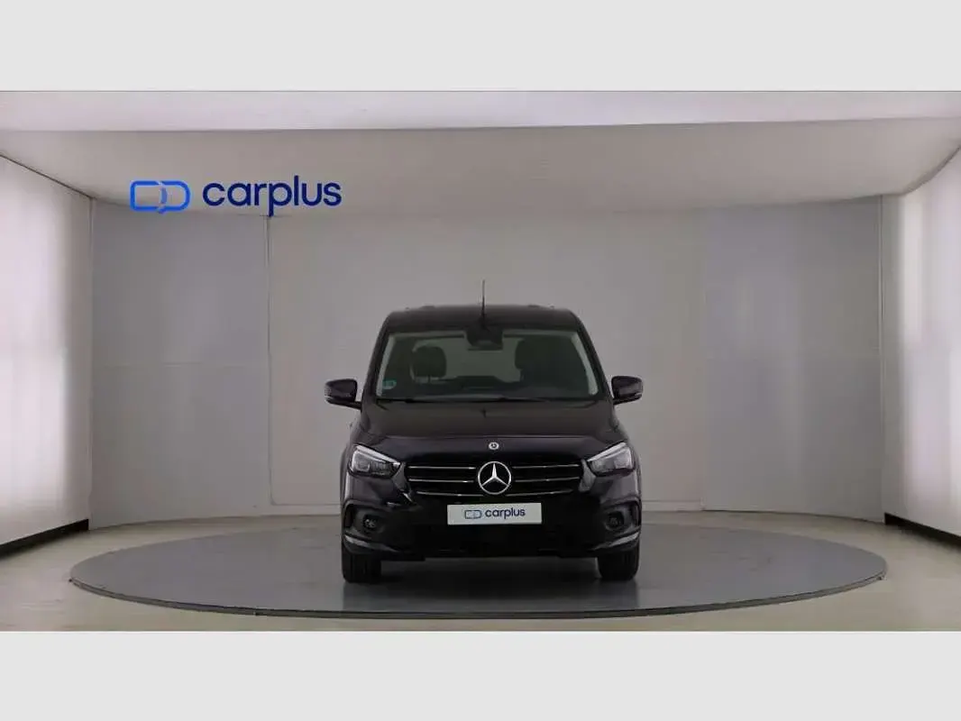 Usado Mercedes 180 116 CV (85 kW) 2024 Negro Berlina