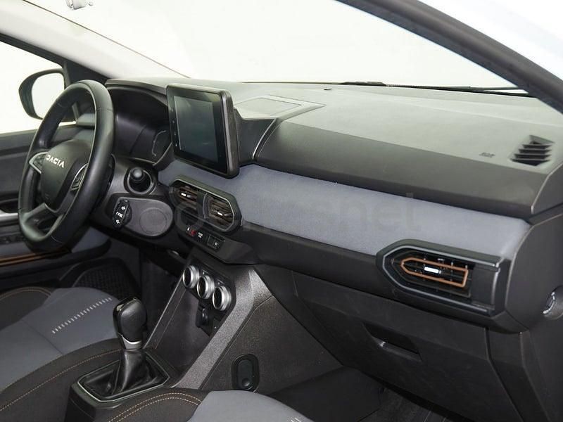 Usado Dacia Jogger Extreme 140 CV (102 kW) 2023 Blanco Monovolumen