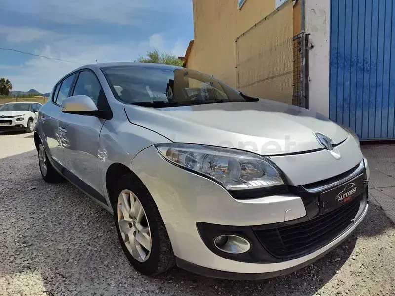 Usado Renault Mégane III Business 110 CV (80 kW) 2012 Gris / plata Berlina