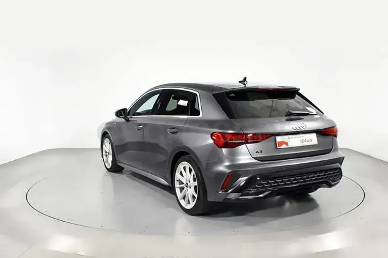 Usado Audi A3 S-Line 150 CV (110 kW) 2025 Gris / plata Berlina
