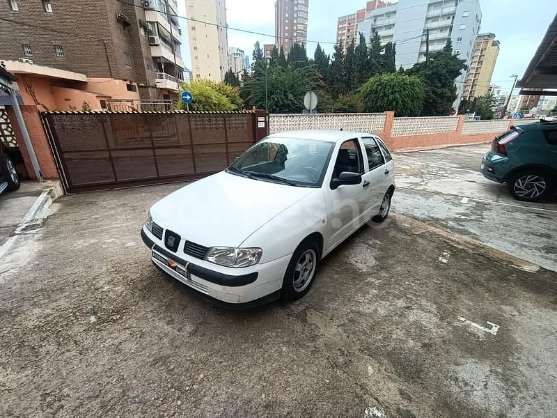 Blanco Usado 2001 Seat Ibiza Berlina | 1200 € (Precio justo) - Imagen 1/4