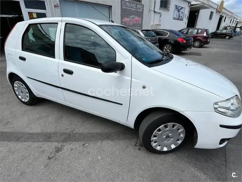 Usado Fiat Punto Classica 60 CV (44 kW) 2007 Blanco Utilitario