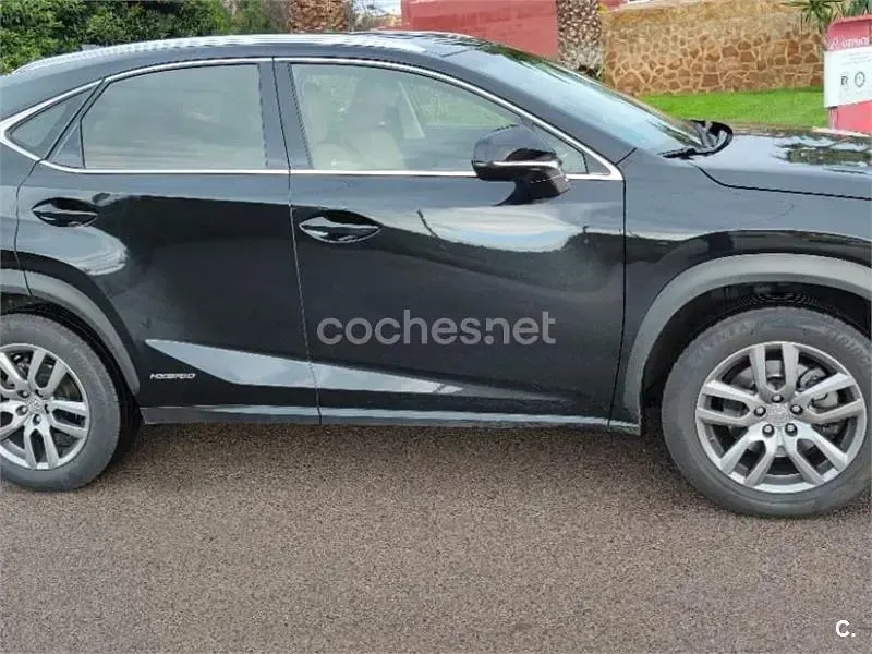 Usado Lexus NX300h Luxury Line 197 CV (144 kW) 2016 Negro SUV