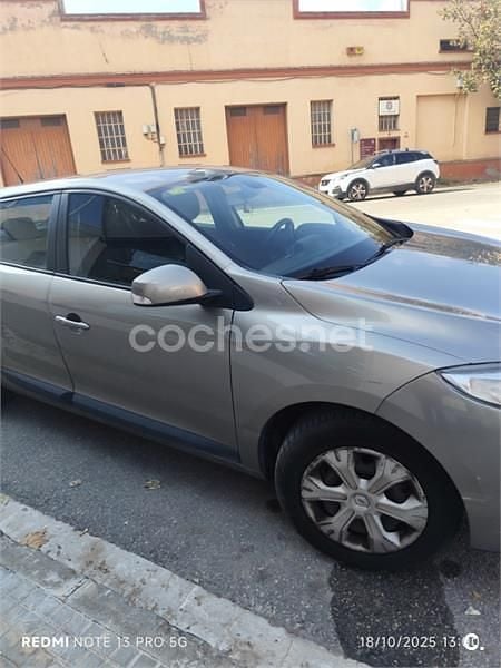 Usado Renault Mégane GrandTour Dynamique 110 CV (80 kW) 2010 Marrón Familiar