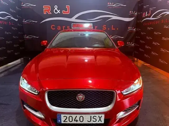 Usado Jaguar XE R-Sport 180 CV (132 kW) 2016 Rojo Berlina
