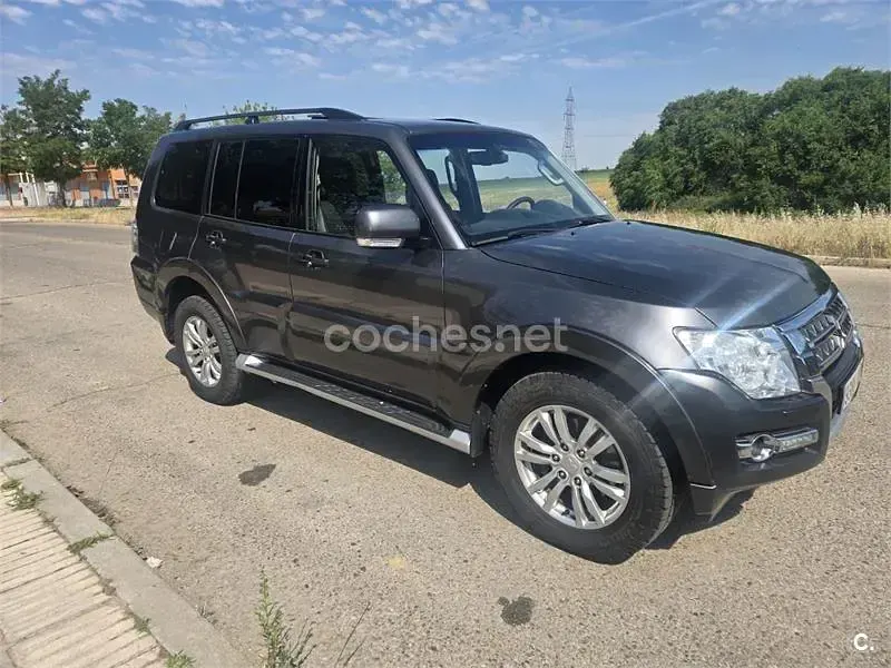 Usado Mitsubishi Montero 190 CV (139 kW) 2017 Gris / plata SUV
