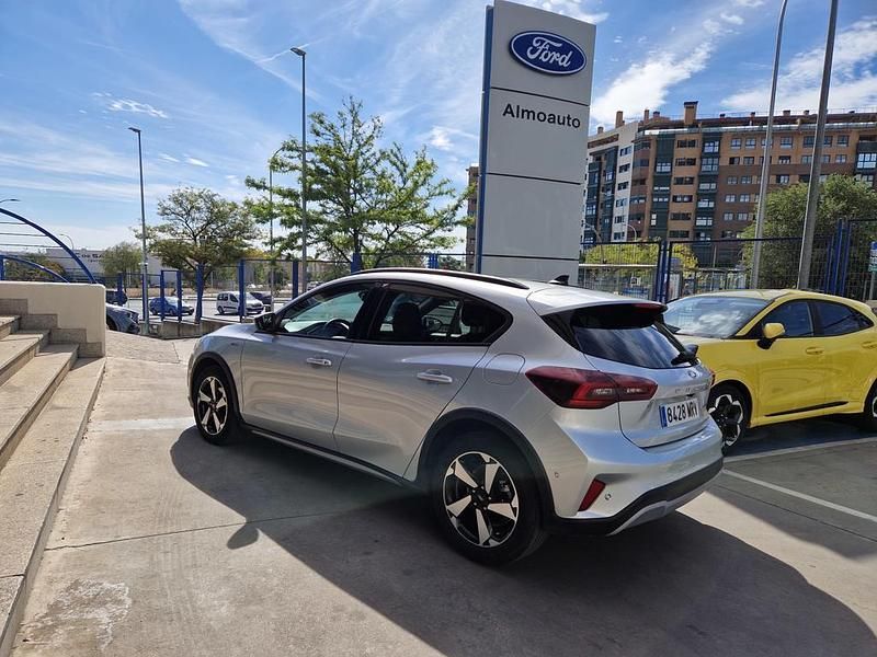 Plateado Usado 2024 Ford Focus Active Berlina | 21.250 € (Precio justo) - Imagen 1/4