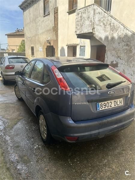 Azul Usado 2005 Ford Focus Trend Berlina | 2700 € (Precio justo) - Imagen 1/4