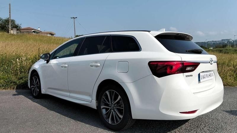 Usado Toyota Avensis Advance 143 CV (105 kW) 2016 Blanco Familiar