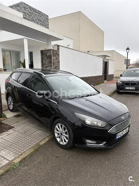 Usado Ford Focus Trend 120 CV (88 kW) 2015 Negro Familiar