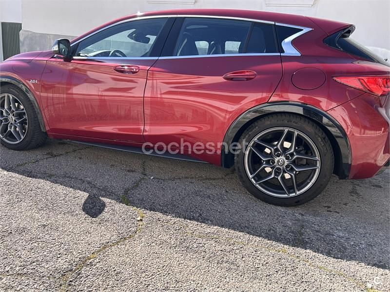 Usado Infiniti Q30 Sport Tech 211 CV (155 kW) 2018 Granate Berlina