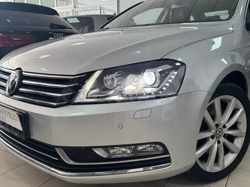 Usado VW Passat Highline 160 CV (117 kW) 2011 Gris / plata Familiar