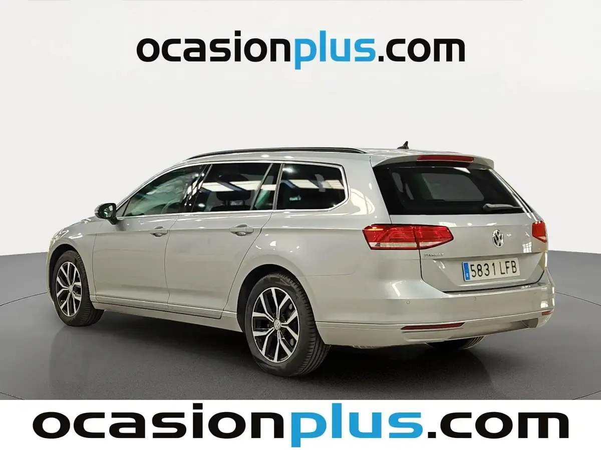 Usado VW Passat Advance 150 CV (110 kW) 2020 Gris plata Familiar