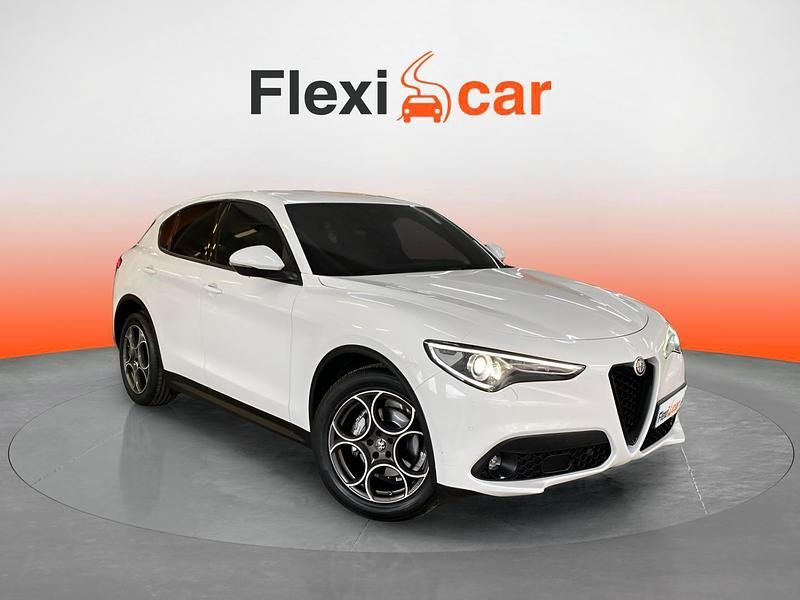 Usado Alfa Romeo Stelvio Sprint 160 CV (117 kW) 2022 Blanco SUV