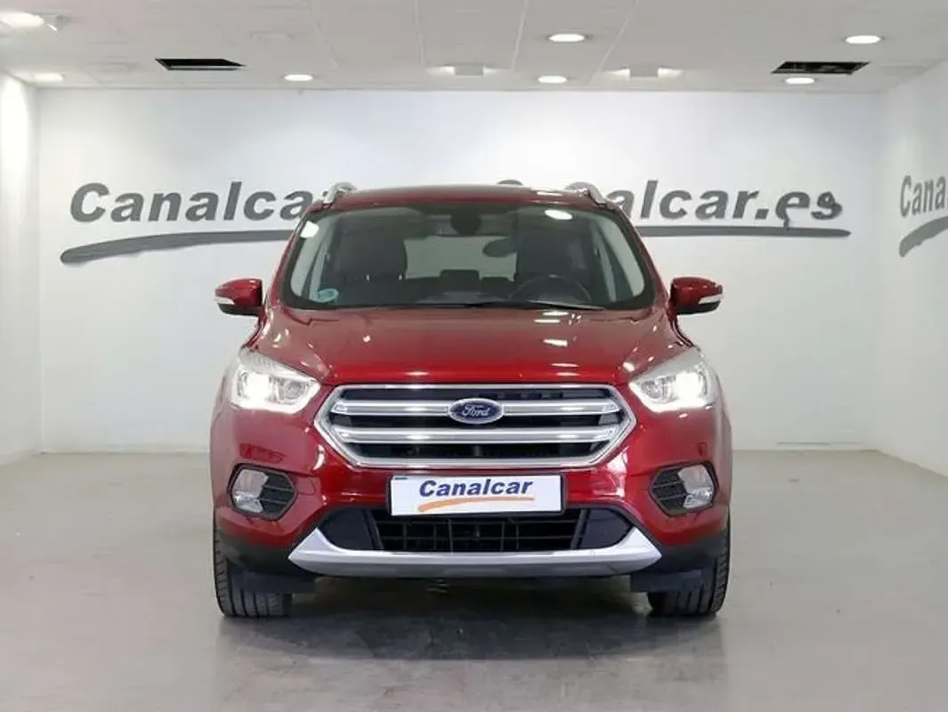 Usado Ford Kuga Titanium 120 CV (88 kW) 2017 Rojo SUV