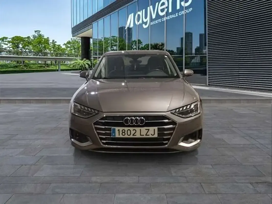 Usado Audi A4 Advanced 136 CV (100 kW) 2022 Gris Berlina