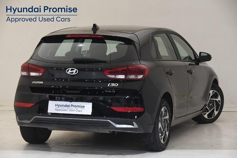Usado Hyundai i30 100 CV (73 kW) 2024 Negro