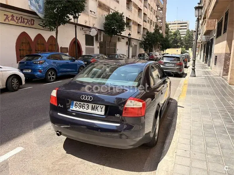 Usado Audi A4 150 CV (110 kW) 2003 Azul Familiar