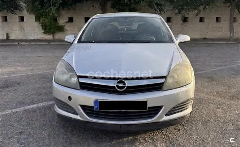 Usado Opel Astra GTC Enjoy 100 CV (73 kW) 2006 Gris / plata Berlina