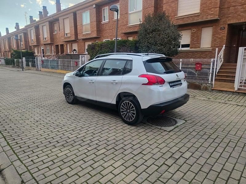 Usado Peugeot 2008 Active 100 CV (73 kW) 2015 Blanco SUV