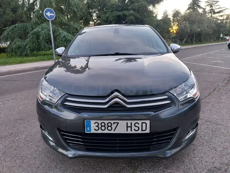 Usado Citroën C4 120 CV (88 kW) 2013 Gris / plata Berlina