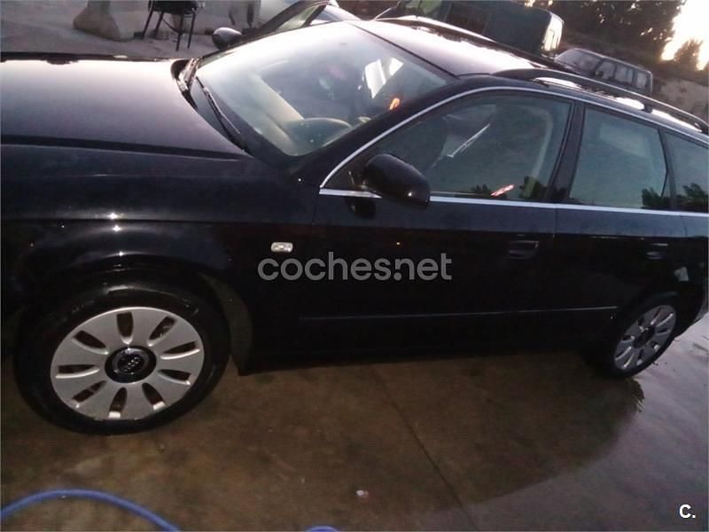Usado Audi A4 140 CV (102 kW) 2007 Negro Familiar