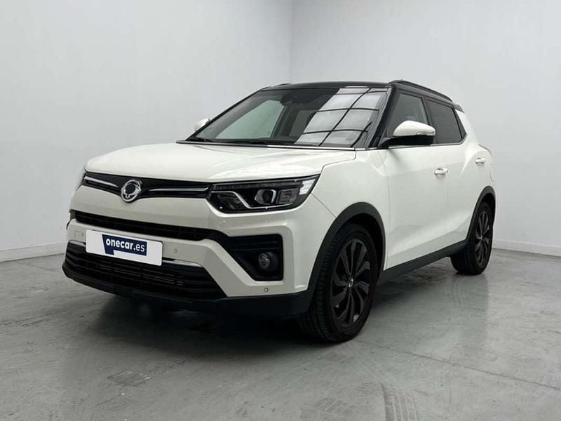 Usado Ssangyong (KGM) Tivoli Limited 163 CV (119 kW) 2021 Blanco/techo negro SUV