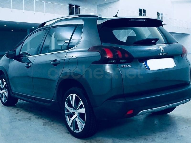 Usado Peugeot 2008 Allure 120 CV (88 kW) 2017 Gris / plata SUV