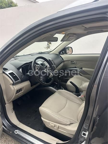 Usado Mitsubishi Outlander 140 CV (102 kW) 2007 Gris / plata SUV