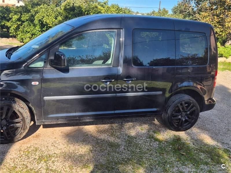 Usado VW Caddy Comfortline 102 CV (75 kW) 2011 Negro Monovolumen